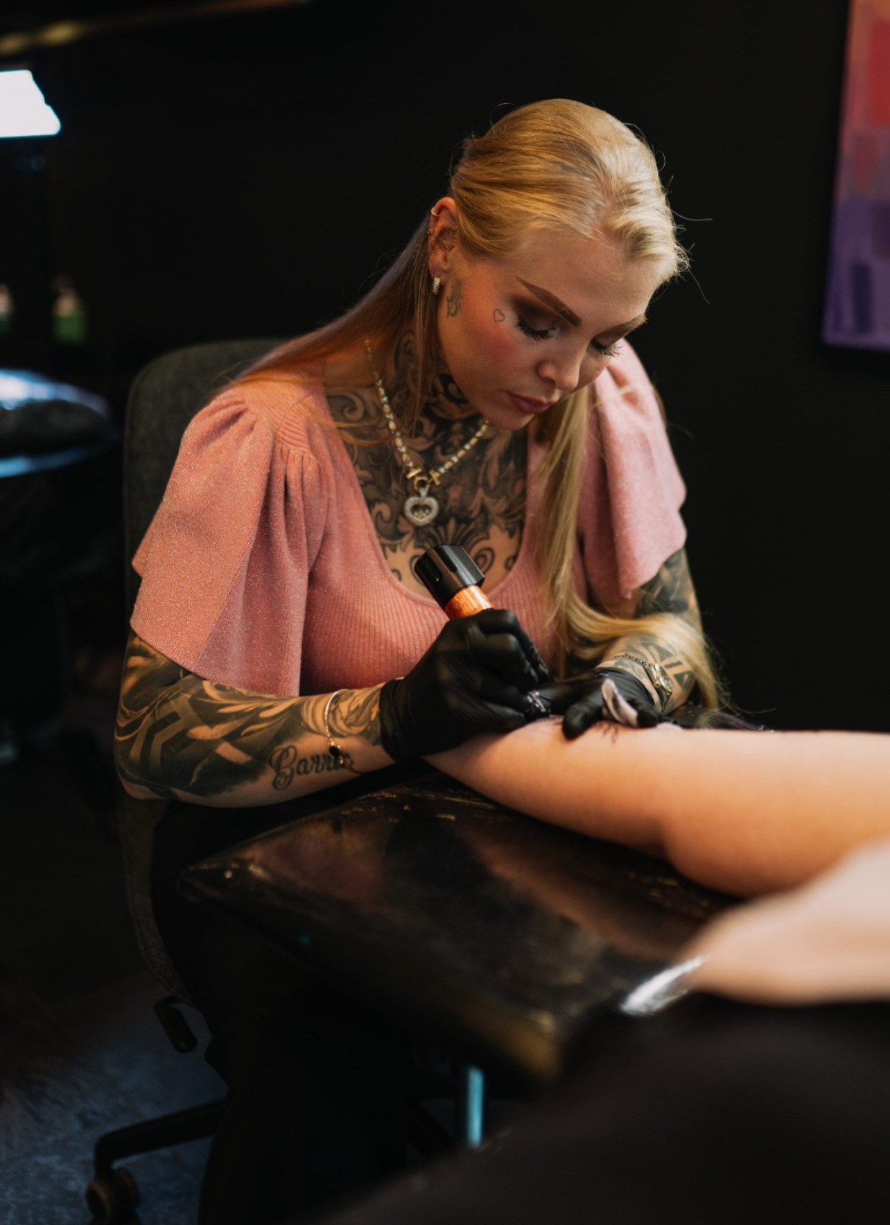 Laura aan het werk op een convention