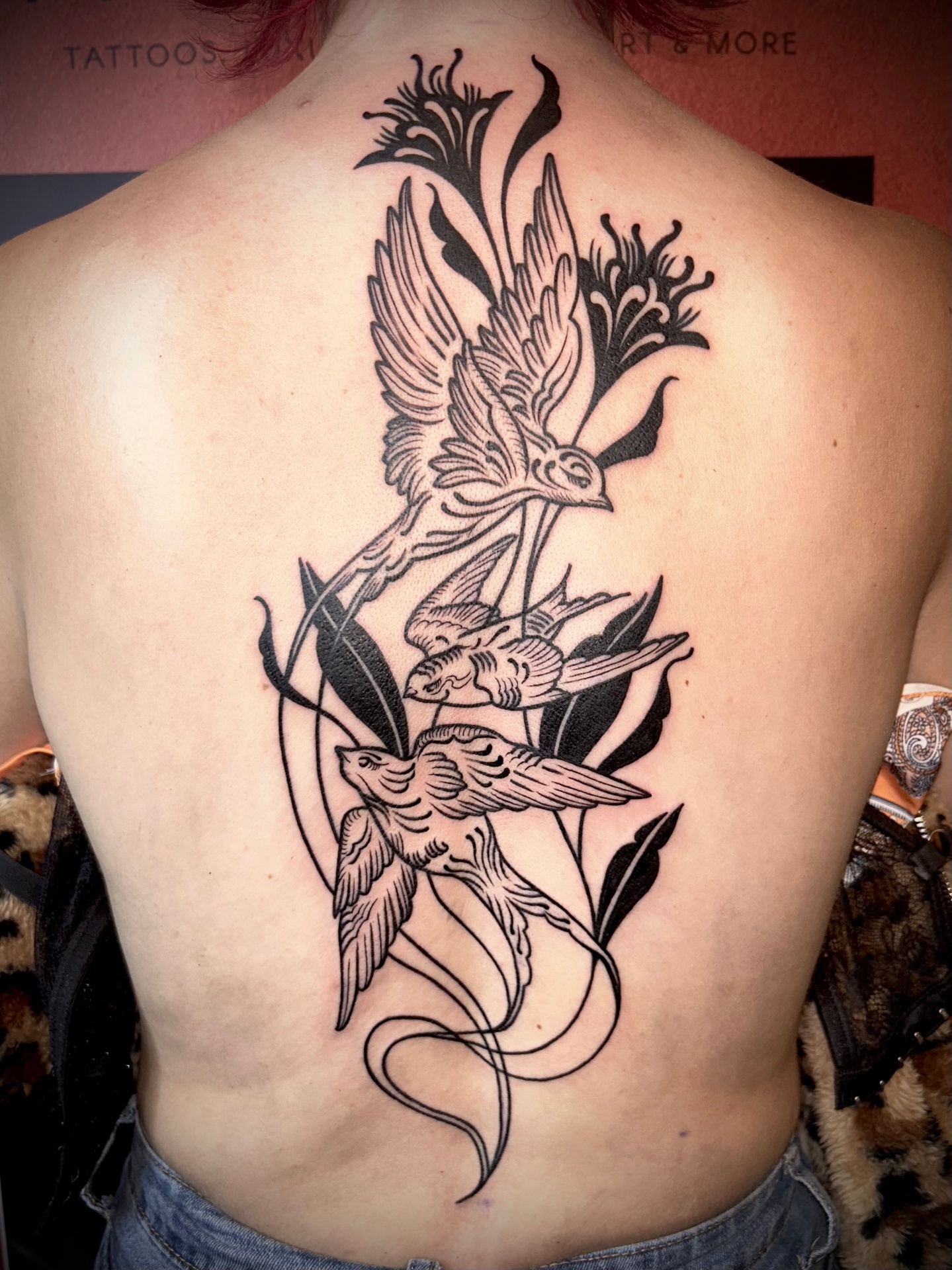 Blackwork tattoo door @milinoink